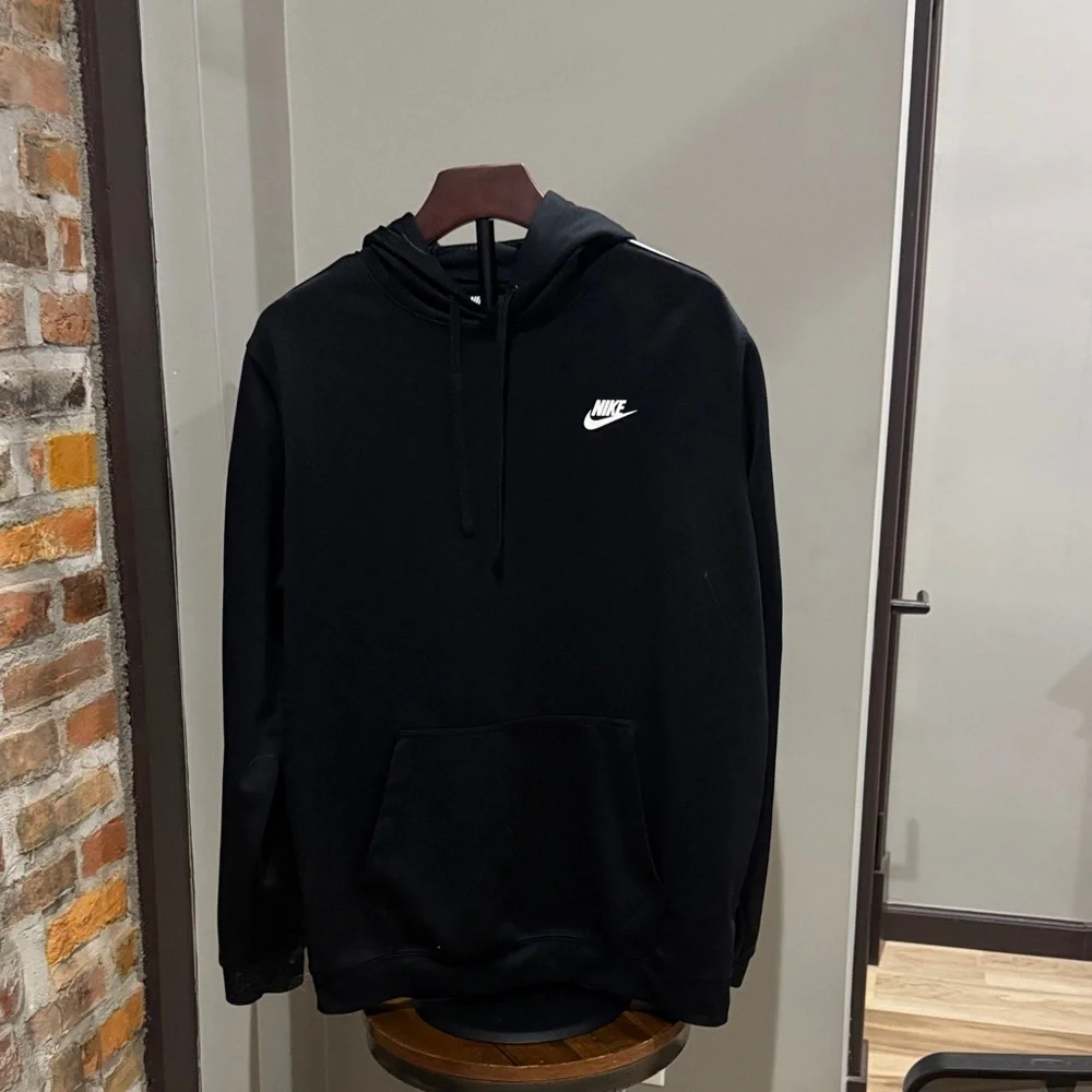 Nike Men's Black Pullover Hoodie with White Swoosh - Picture 1 of 3